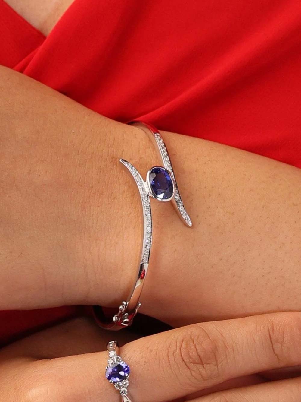 Ceylon Blue Sapphire & Diamond Wave-Set Bracelet