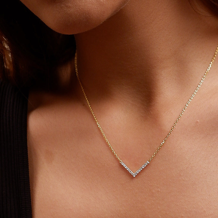 V Shape Diamond Necklace in 14kt Gold (0.20cts)