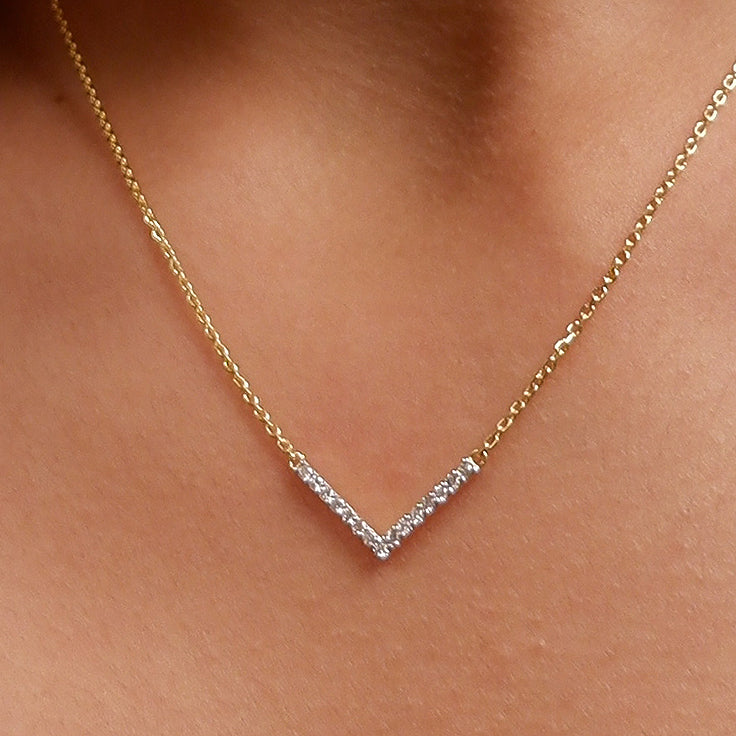 V Shape Diamond Necklace in 14kt Gold (0.20cts)