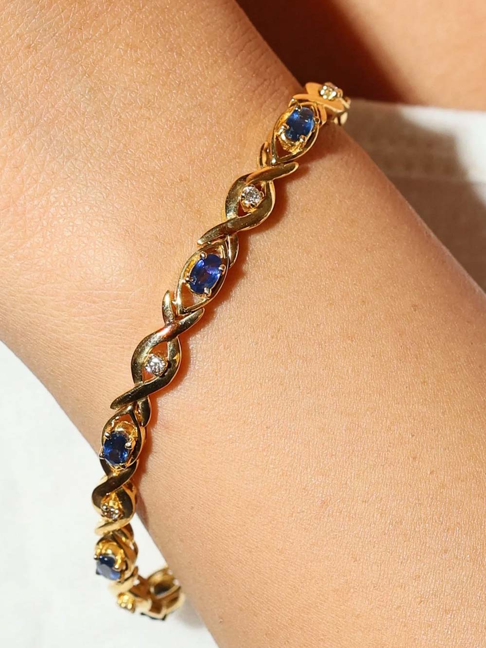 Ceylon Blue Sapphire Bracelet Set in Gold