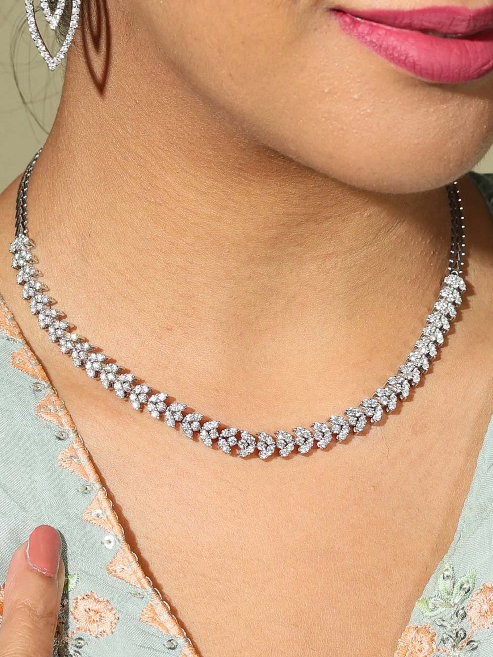 Diamond Leaf Necklace – Nature’s Sparkle