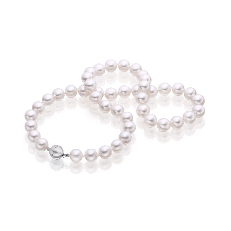 Freshwater pearl necklace with diamond clip