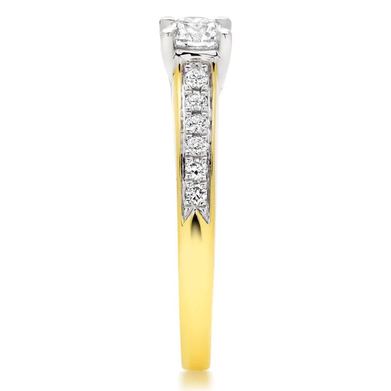 Diamond Engagement Ring in Yellow Gold