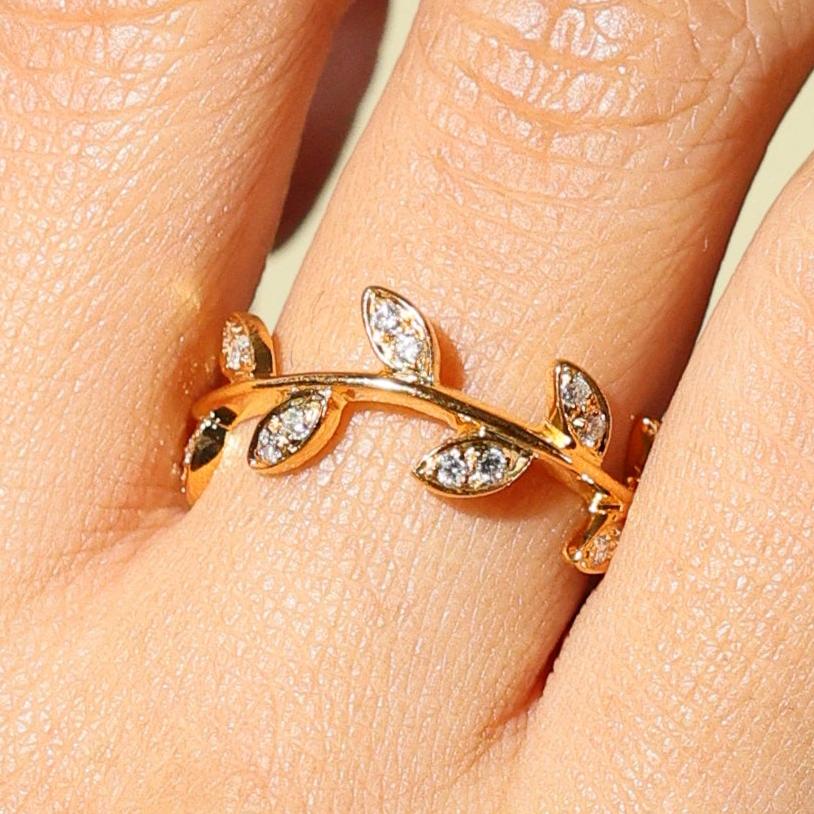 Leaf Diamond Ring in Gold