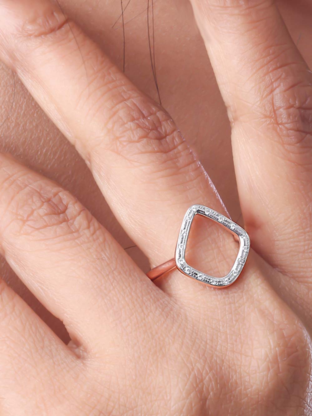 Open Shape Diamond Ring in 14kt Gold (0.05cts)