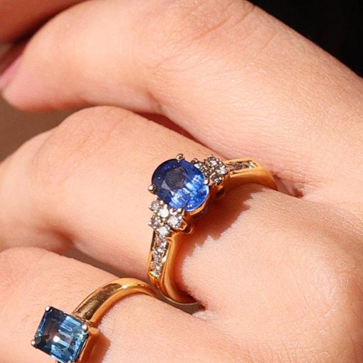 Oval Shape Blue Sapphire Ring