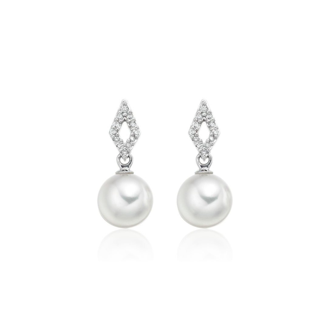 Freshwater pearl drop earring with kite shape