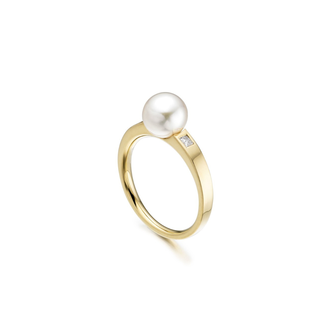 Freshwater Pearl ring with side diamond