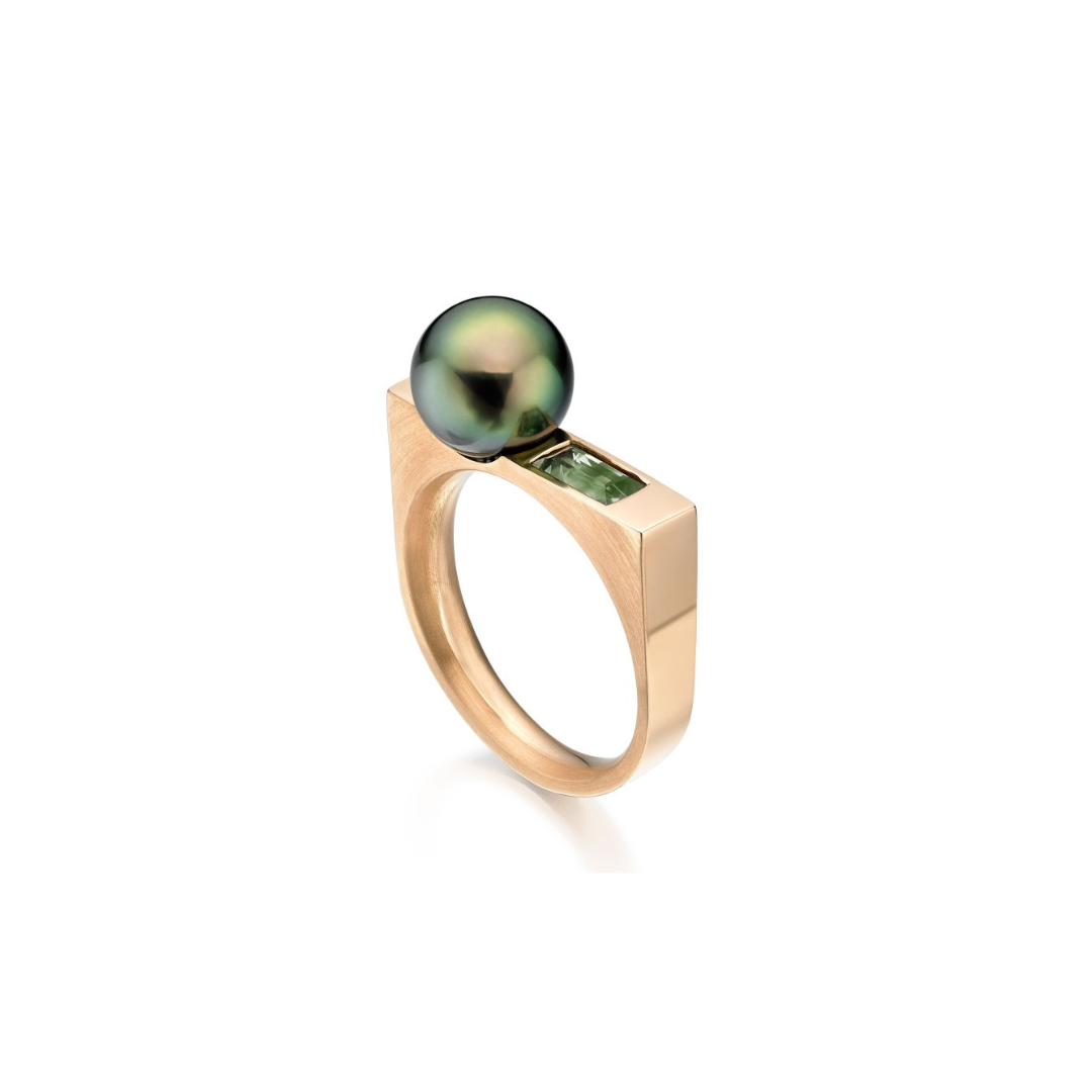 Tahitian Pearl ring with peridot stone