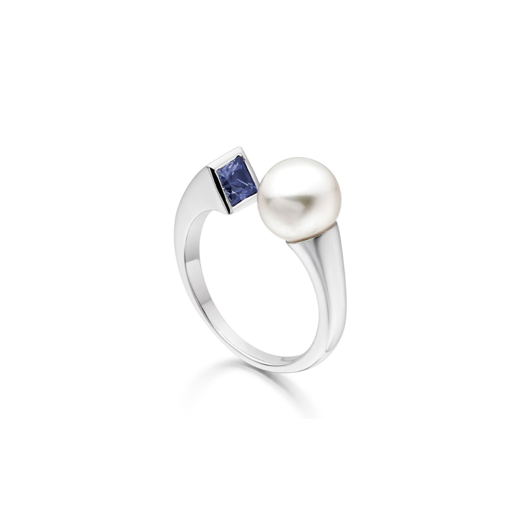 Freshwater Pearl ring with blue sapphire