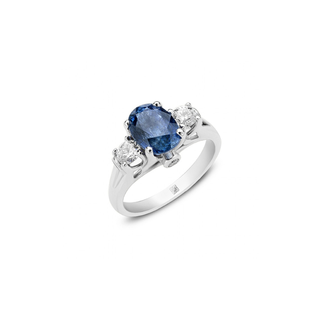 Blue Sapphire With Two Side Diamond