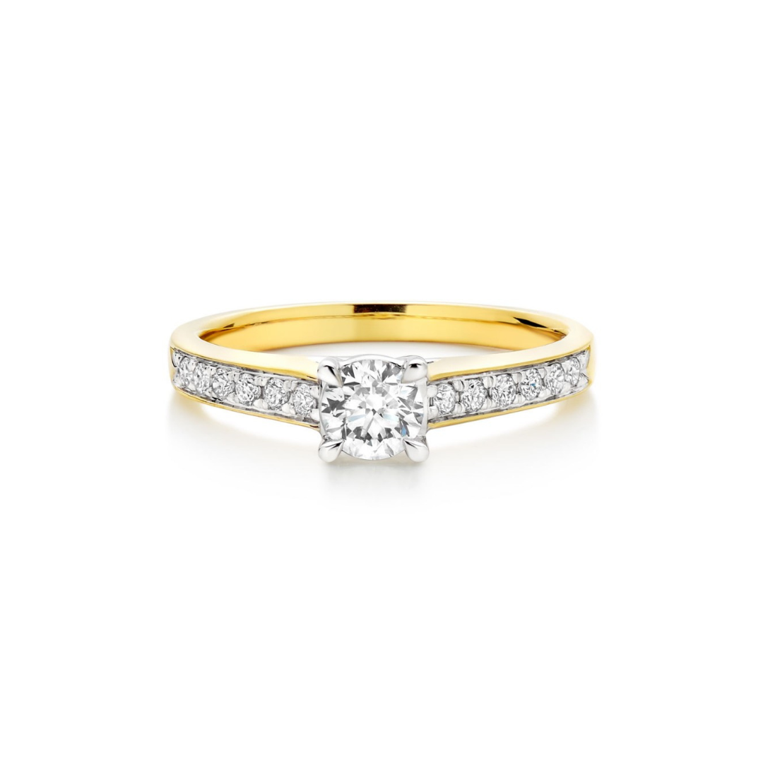 Diamond Engagement Ring in Yellow Gold