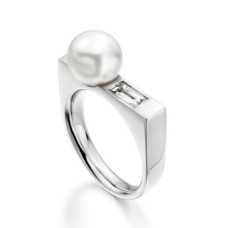 Freshwater Pearl ring with crystal in white gold