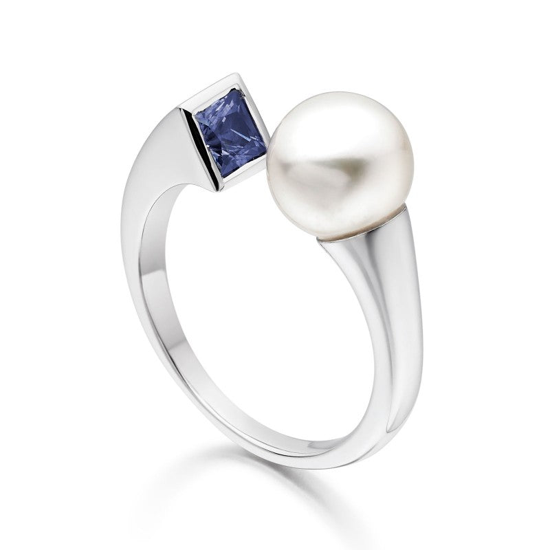 Freshwater Pearl ring with blue sapphire