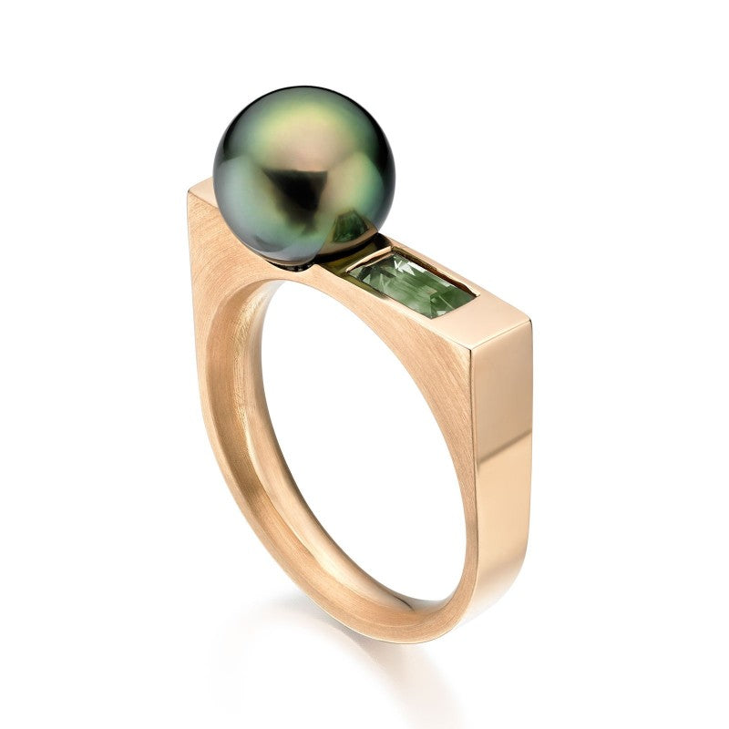 Tahitian Pearl ring with peridot stone