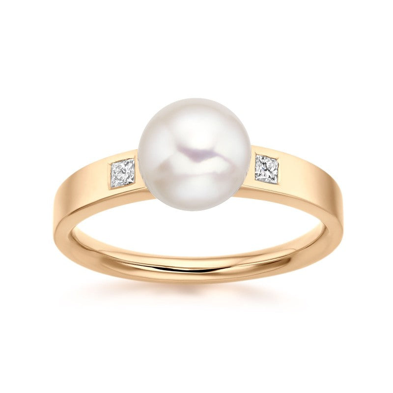 Freshwater Pearl ring with side diamond in yellow gold